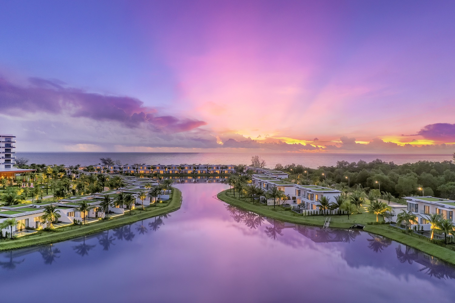 Khu nghỉ dưỡng 5 sao đầu ti&ecirc;n tại b&atilde;i &Ocirc;ng Lang hoang sơ.