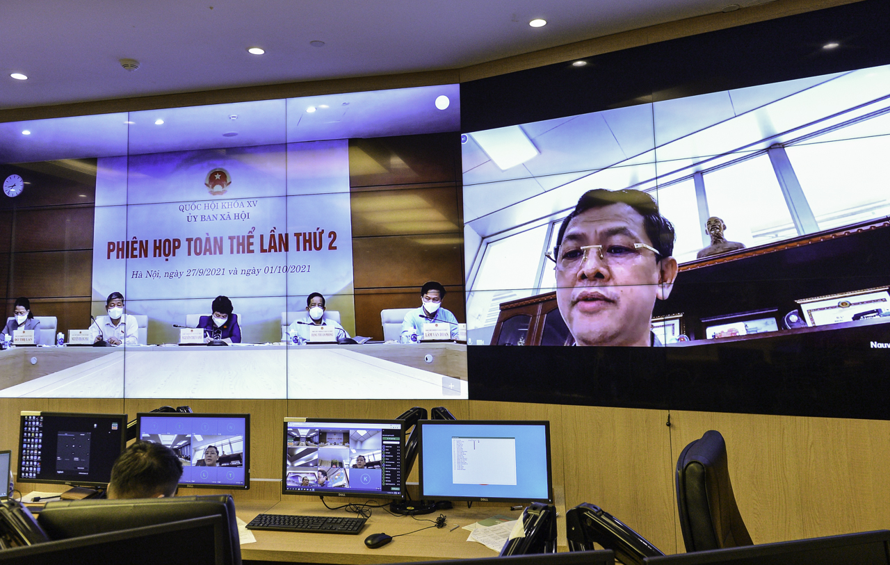 Phi&ecirc;n họp được tổ chức theo h&igrave;nh thức trực tuyến - Ảnh: Quochoi.vn