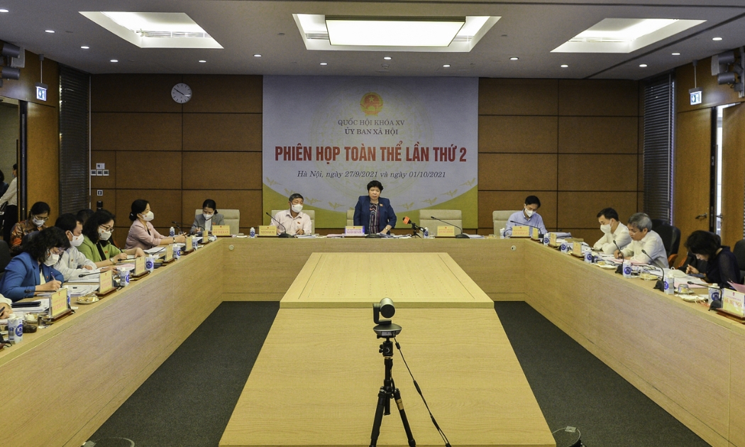Phiên họp sáng 1/10 - Ảnh: Quochoi.vn
