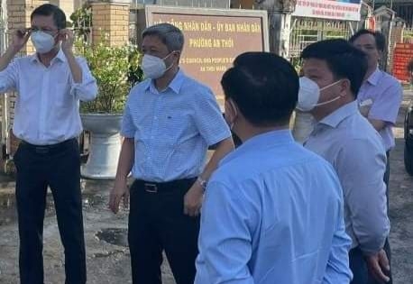 Đo&agrave;n C&ocirc;ng t&aacute;c Bộ Y tế kiểm tra c&ocirc;ng t&aacute;c thu dung, điều trị F0 tại Ph&uacute; Quốc.