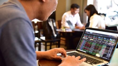 Large-cap stocks prove resilient
