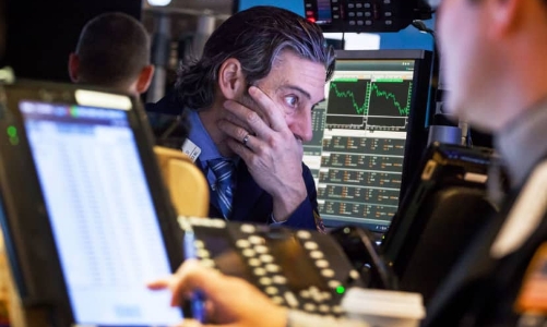 Chứng khoán Mỹ biến động mạnh, giá dầu trượt khỏi đỉnh