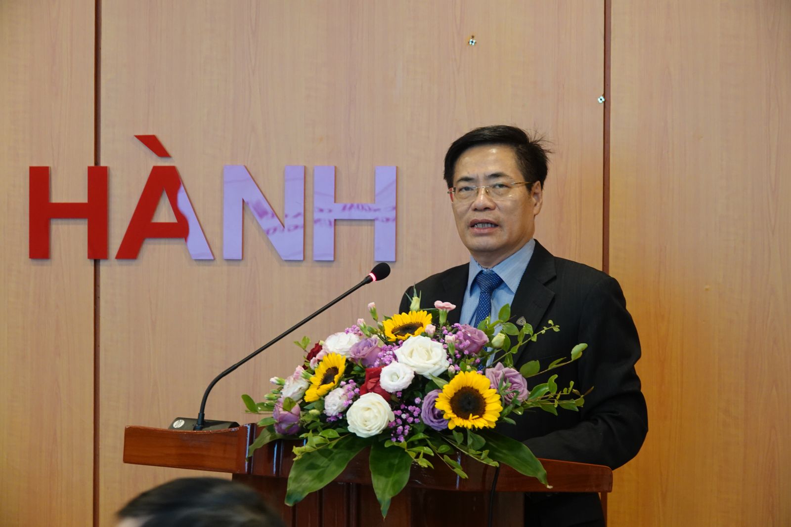 Ông Trương Hùng Long, Cục trưởng Cục Quản lý nợ và Tài chính đối ngoại, Bộ Tài chính chủ trì hội nghị.
