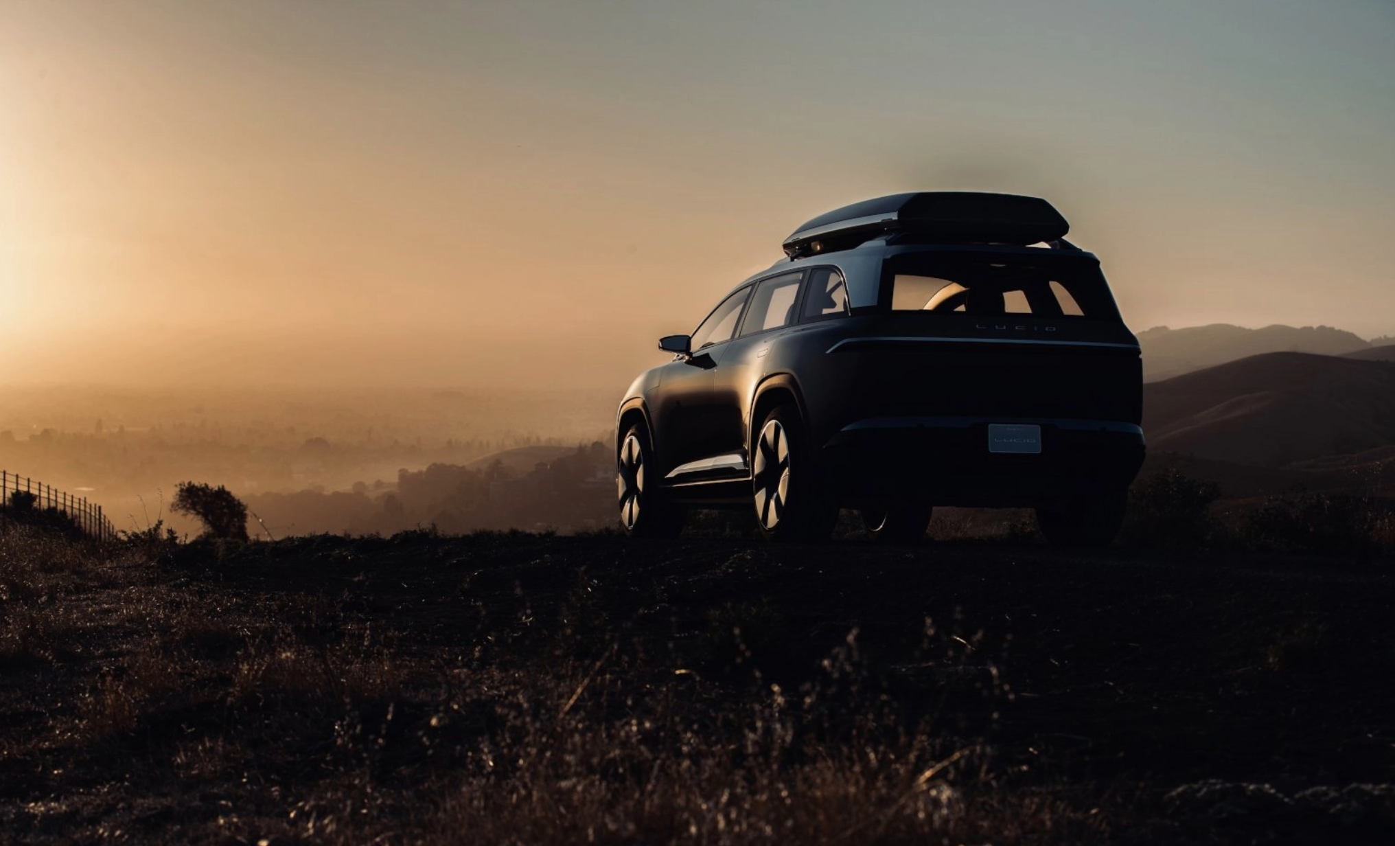 Một số hình ảnh teaser đã được công bố cho thấy mẫu xe Gravity có một thiết kế vuông vức rất rộng, rộng hơn Air trên thực tế, nhưng lại tương đối ngắn, thậm chí không dài hơn 1 inch so với sedan.