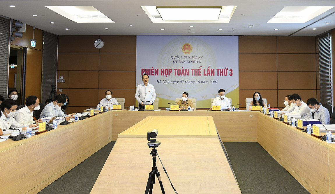 Chủ nhiệm Ủy ban Kinh tế Vũ Hồng Thanh kết luận nội dung phiên họp - Ảnh: Quochoi.vn