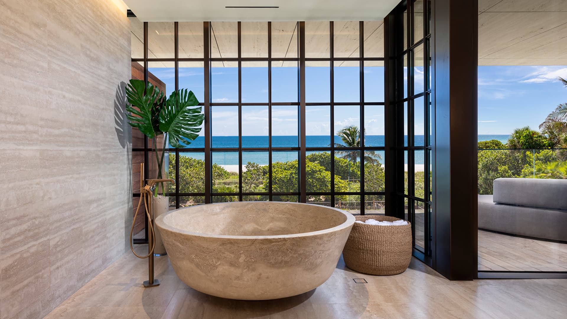 C&aacute;c căn hộ tại chung cư Arte c&oacute; gi&aacute; từ 10 triệu USD trở l&ecirc;n. Tại đ&acirc;y c&oacute; cả bể bơi trong nh&agrave; v&agrave; ngo&agrave;i trời, c&ugrave;ng s&acirc;n tennis ở tầng thượng.&nbsp;