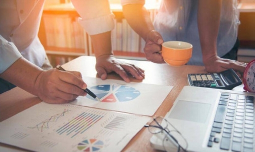 Tăng trưởng lợi nhuận quý 3: Bank và thép bứt tốc, bán lẻ và dầu khí sụt giảm