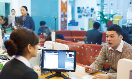 Kinh doanh tín dụng, ngoại hối… dự báo sụt giảm, bancassurance được coi là động lực tăng trưởng cuối năm cho ngành ngân hàng.