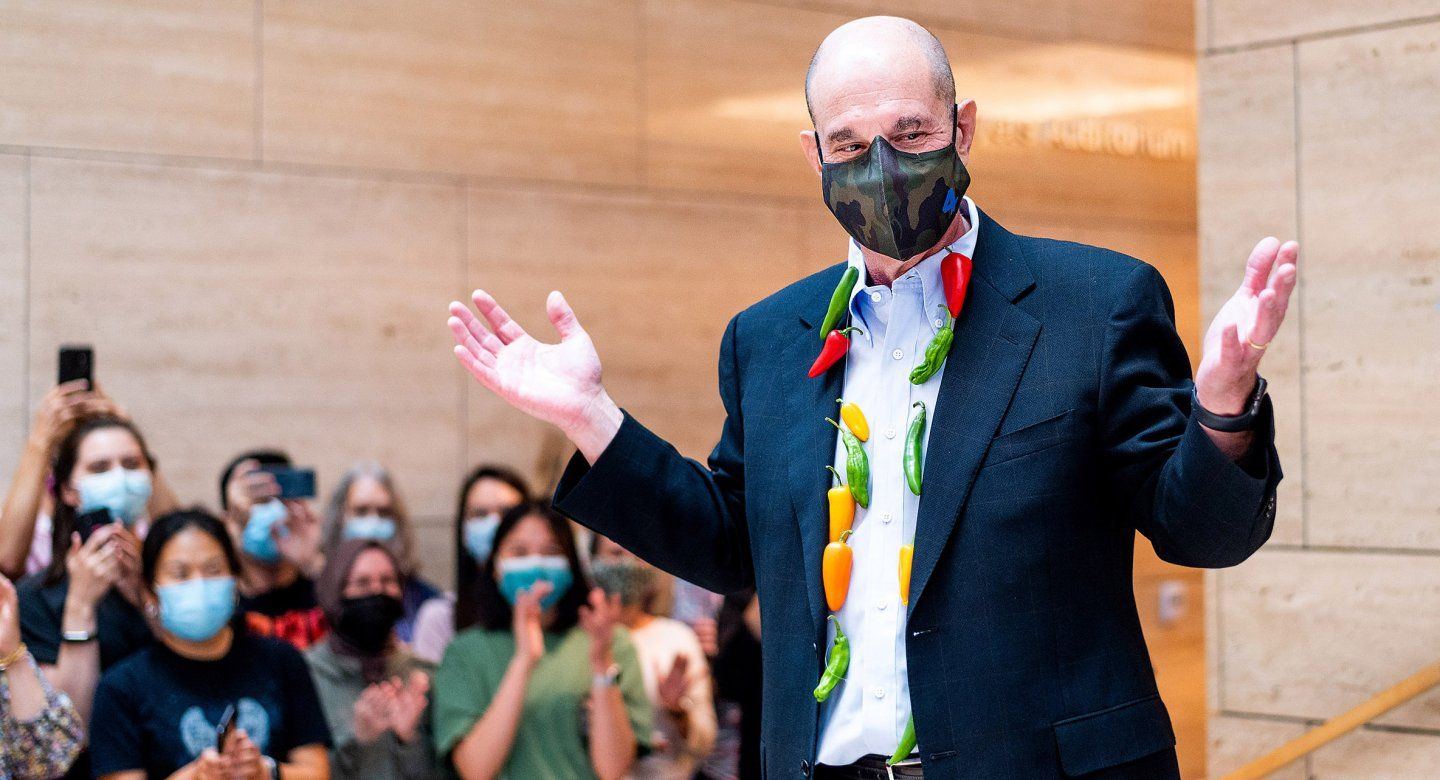 Đại học California ở San Francisco đã tổ chức lễ chúc mừng David Julius khi hay tin ông đạt giải Nobel. Ảnh: UCSF.