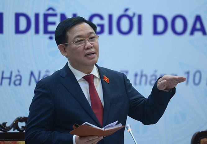 Chủ tịch Quốc hội Vương Đ&igrave;nh Huệ tại buổi l&agrave;m việc với VCCI v&agrave; gặp gỡ đại diện giới doanh nh&acirc;n nh&acirc;n Ng&agrave;y Doanh nh&acirc;n Việt Nam (13/10).