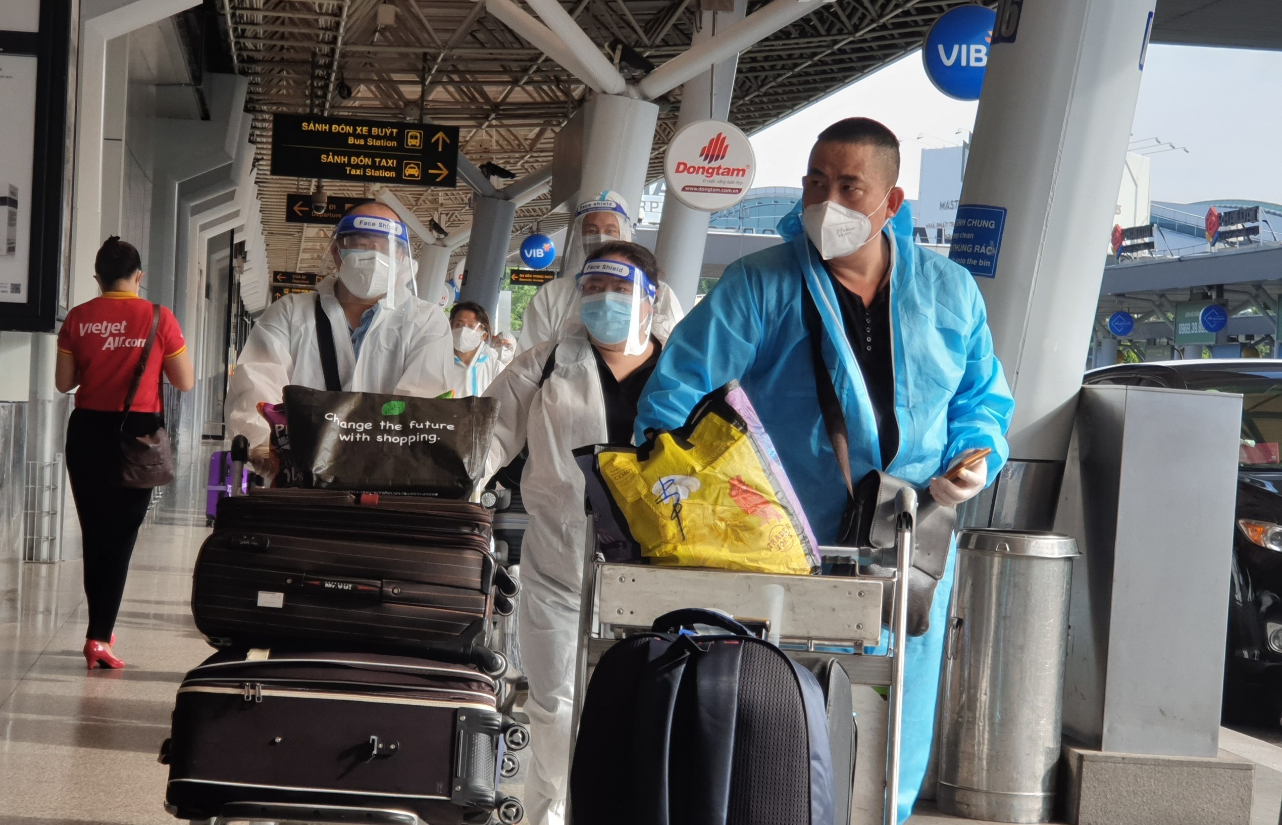 Sân bay Tân Sơn Nhất mở cửa đón khách đến và đi các tỉnh.