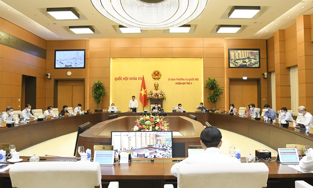 Toàn cảnh phiên họp sáng 11/10 - Ảnh: Quochoi.vn