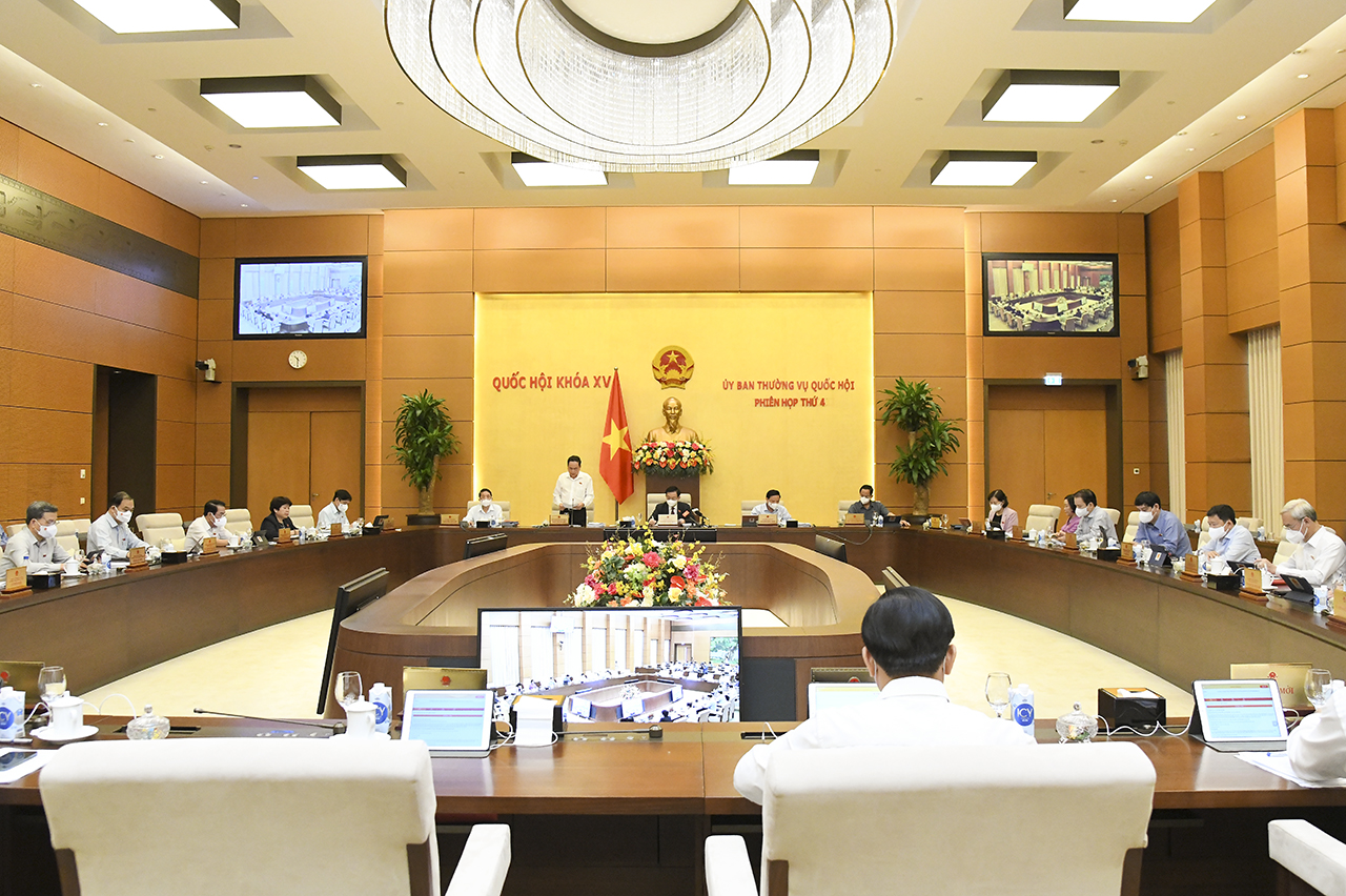 Toàn cảnh phiên họp sáng 11/10 - Ảnh: Quochoi.vn