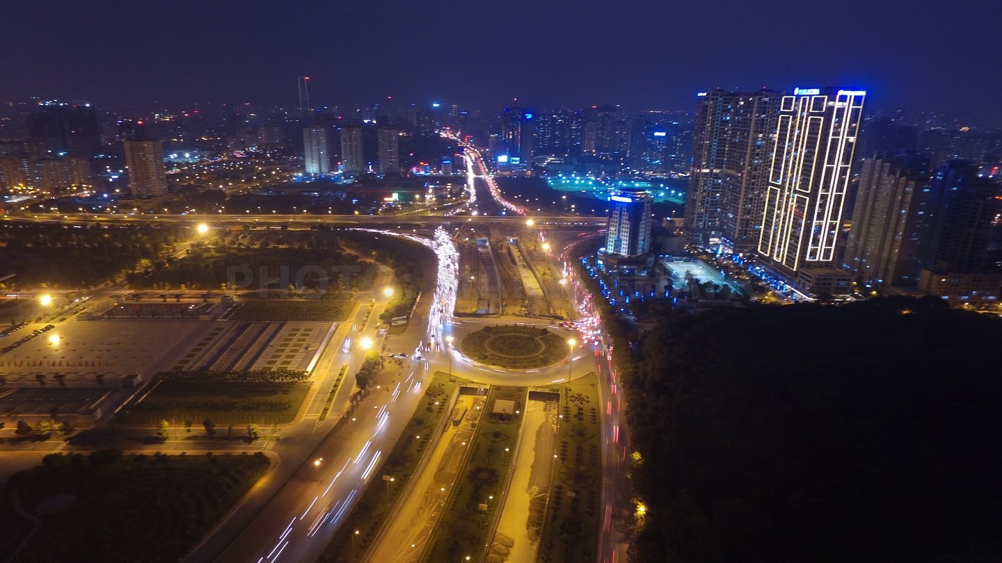 Thủ đô Hà Nội rực rỡ về đêm. Ảnh: Phương Thảo.