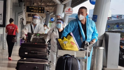 Flight reopening hits turbulence