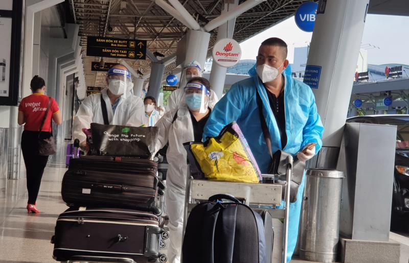 Flight reopening hits turbulence