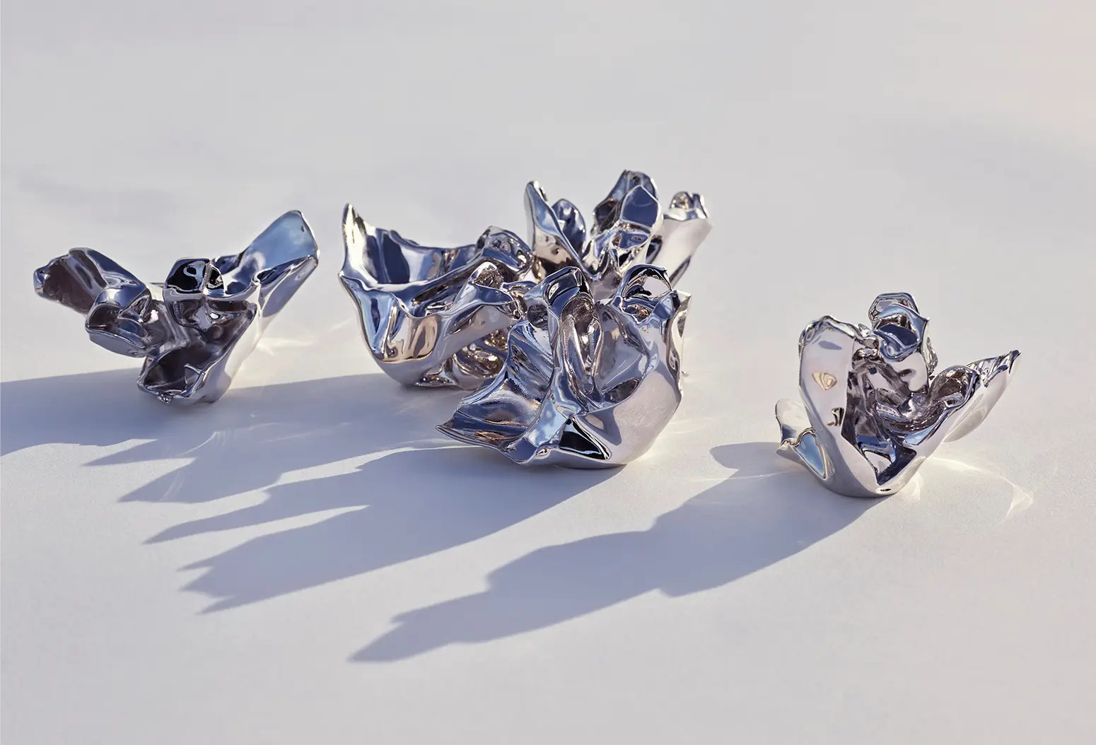 Với toàn bộ thiết kế mẫu chai lần này,  Frank Gehry như “chơi đùa” với không gian, qua đó còn thể hiện được tinh thần tự do, phóng khoáng của mùi hương.