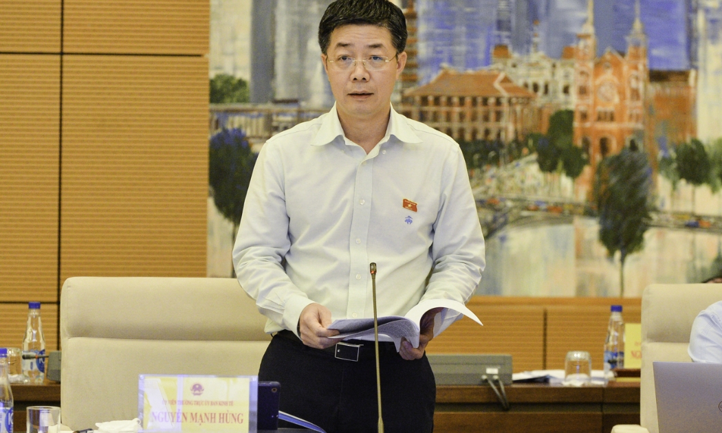Uỷ viên Thường trực Uỷ ban kinh tế Nguyễn Mạnh Hùng phát biểu tại phiên họp - Ảnh: Quochoi.vn