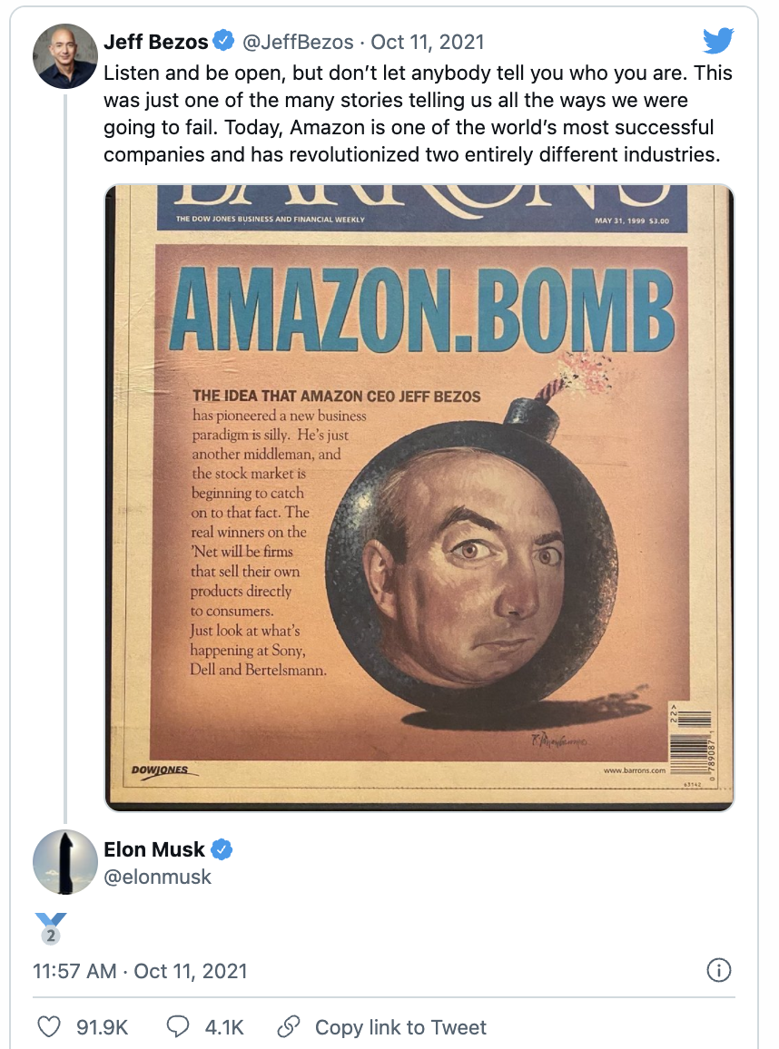 Dòng tweet ngày 11/10 của Jeff Bezos và bình luận của Elon Musk - Ảnh chụp màn hình.