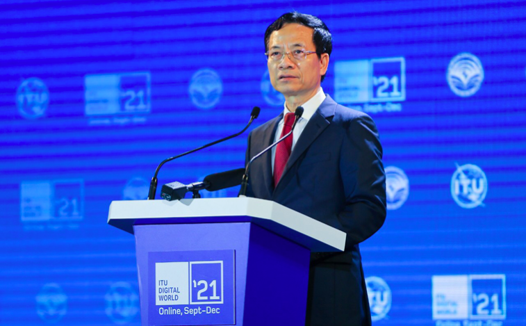 Bộ trưởng Bộ Th&ocirc;ng tin v&agrave; Truyền th&ocirc;ng Nguyễn Mạnh H&ugrave;ng ph&aacute;t biểu tại sự kiện&nbsp;ITU Digital World 2021.