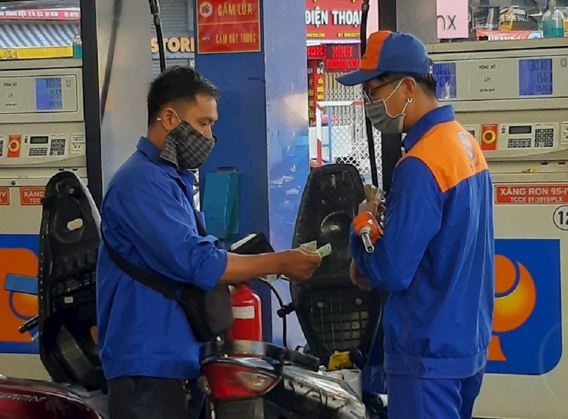 Giám sát chặt chẽ, bảo đảm nguồn cung xăng dầu.