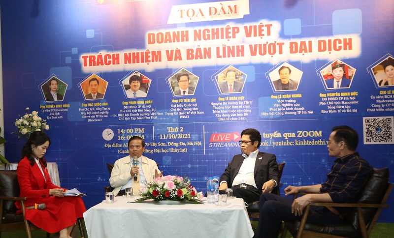Các diễn giả chia sẻ tại toạ đàm.