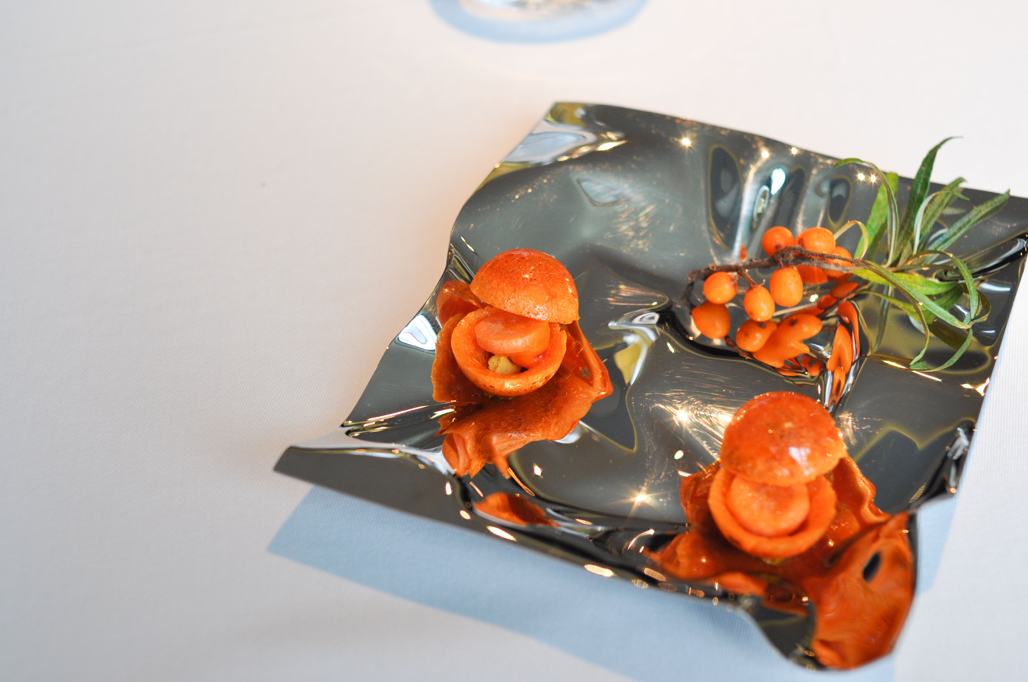 Đứng thứ hai trong danh sách là  nhà hàng Geranium, cũng thuộc Copenhagen, Đan Mạch với các món ăn đảm bảo độ “độc, lạ, chất” .