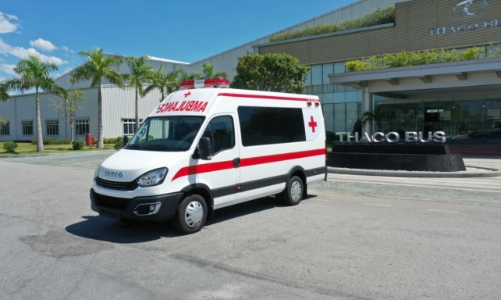 THACO  trao tặng Hà Nội 300.000 Kit test nhanh kháng nguyên và 30 xe cứu thương