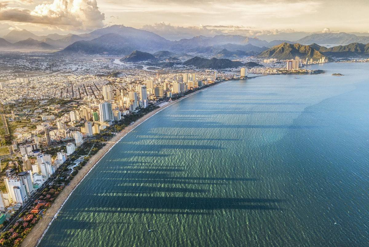 Nhờ lợi thế về hệ sinh thái, hạ tầng thu hút du khách, Nha Trang luôn là thị trường được giới đầu tư để mắt (Ảnh: Trần Anh Khoa).