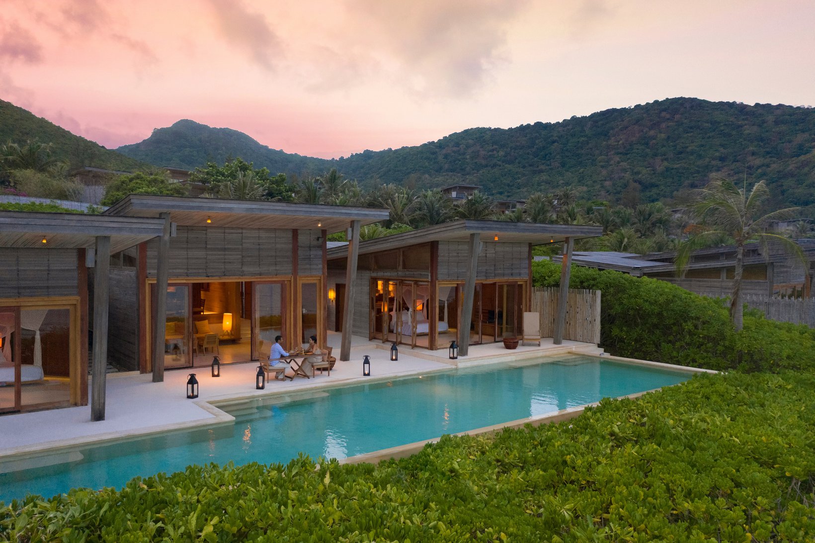 Tại C&ocirc;n Đảo, khu nghỉ dưỡng Six Senses C&ocirc;n Đảo được chỉ định để th&iacute; điểm&nbsp;đ&oacute;n kh&aacute;ch v&agrave;&nbsp;hoạt động&nbsp;với 50% c&ocirc;ng suất.