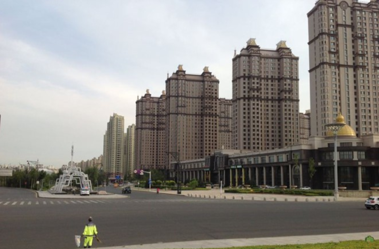 Chính việc quá tin tưởng vào ngành xây dựng bất động sản sẽ giúp tăng trưởng kinh tế mạnh mẽ của Trung Quốc đã khiến hơn 20% căn hộ xây xong bị bỏ hoang.