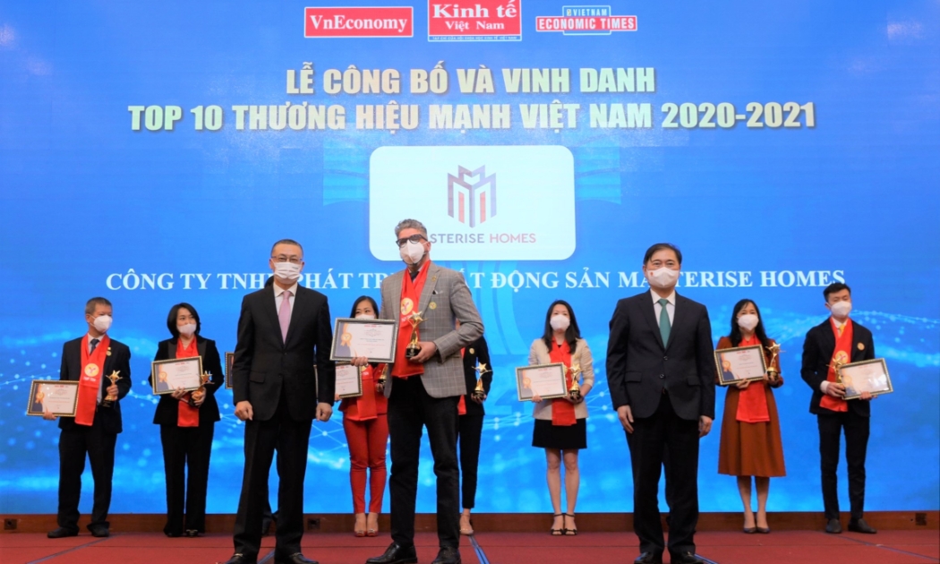 Đại diện Masterise Homes tại Lễ công bố và vinh danh Thương hiệu Mạnh Việt Nam 2021.