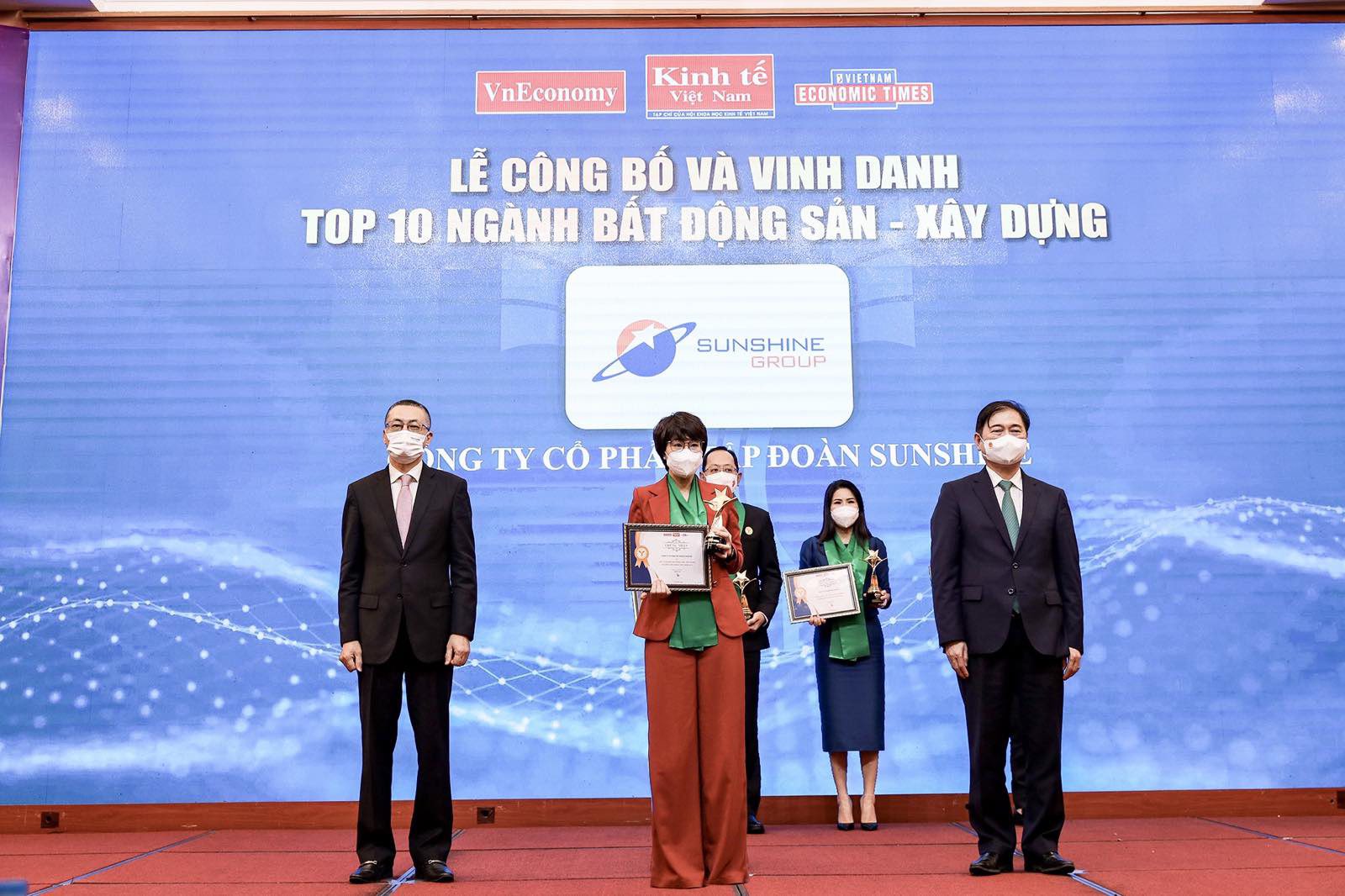 Bà Hoàng Thị Mỹ Bình - Phó Tổng giám đốc Tập đoàn Sunshine tại Lễ Công bố và vinh danh Thương hiệu mạnh Việt Nam 2020 - 2021.