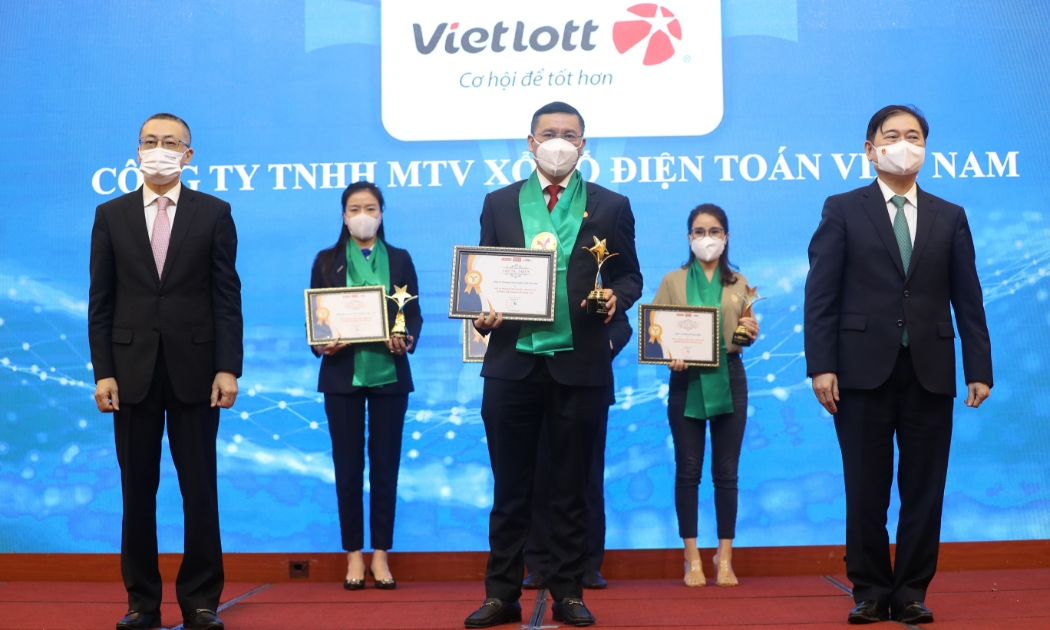Vietlott được vinh danh trong Top 10 ngành Dịch vụ số - Bán lẻ Thương hiệu mạnh Việt Nam năm 2021.