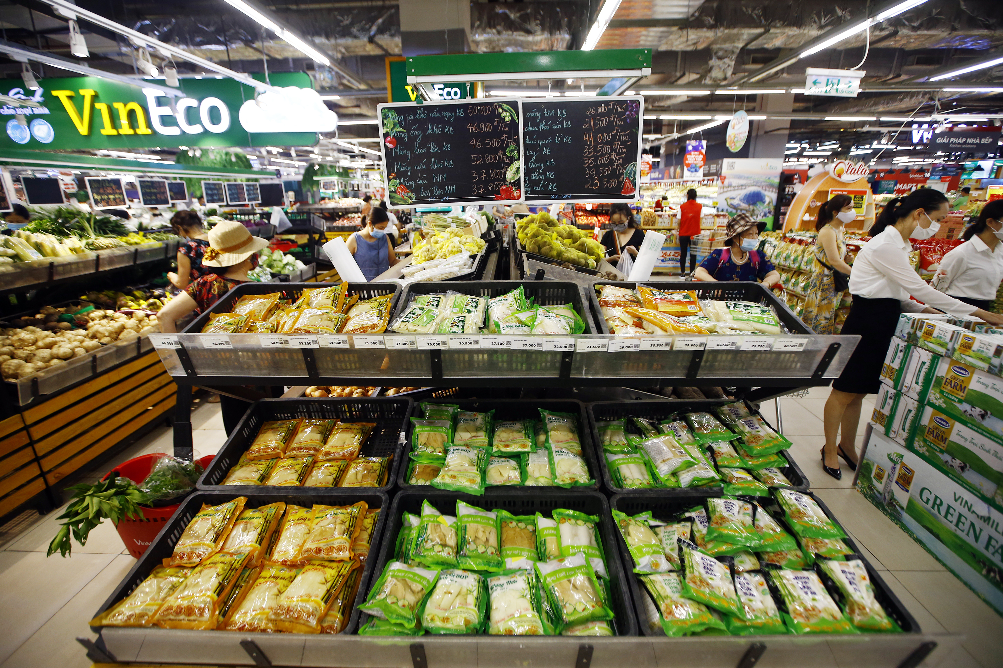 Sản phẩm phong ph&uacute; v&agrave; đa dạng đ&aacute;p ứng nhu cầu người ti&ecirc;u d&ugrave;ng.