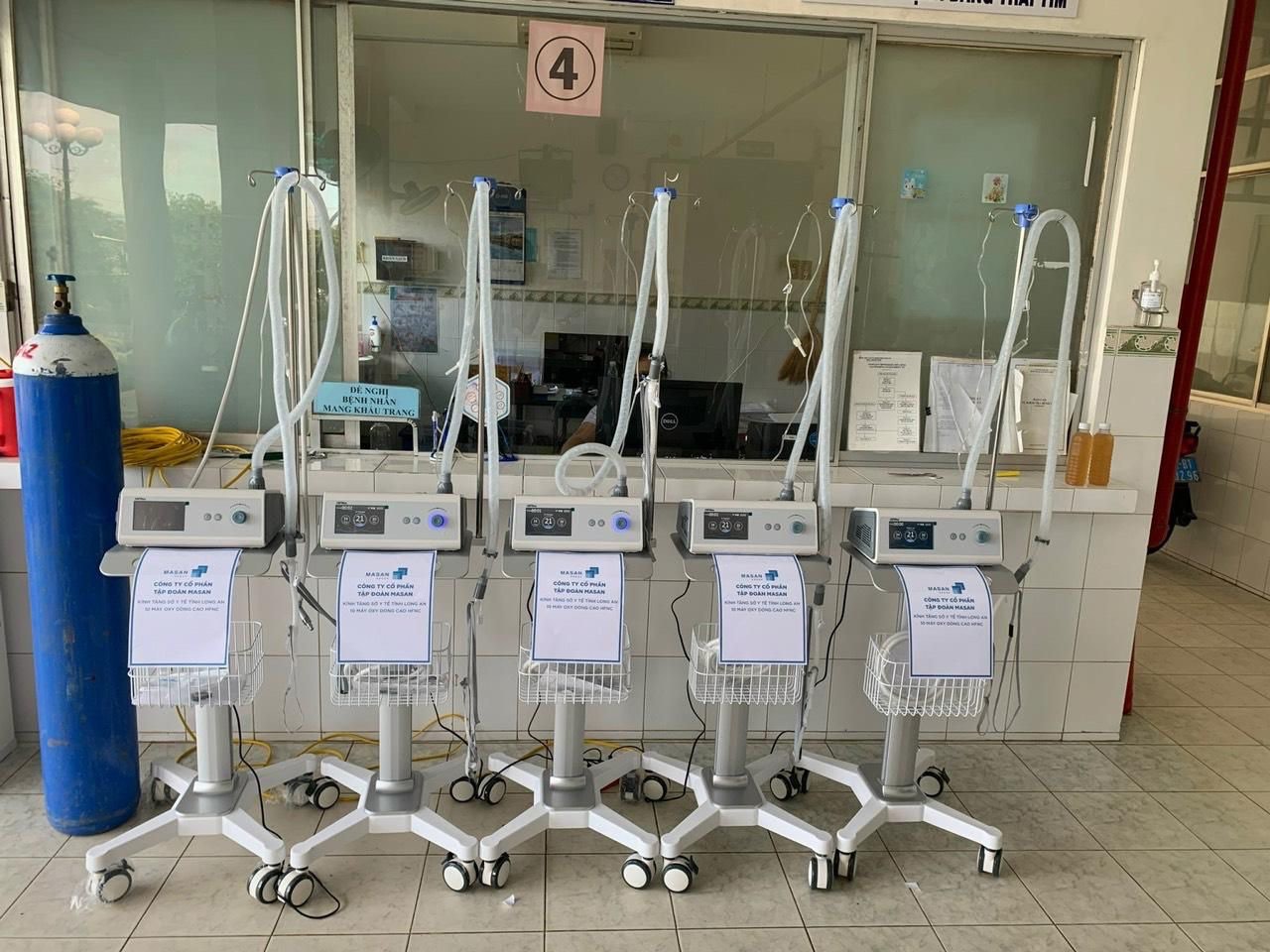 Thiết bị y tế được trao cho c&aacute;c Bệnh viện, Sở y tế địa phương.