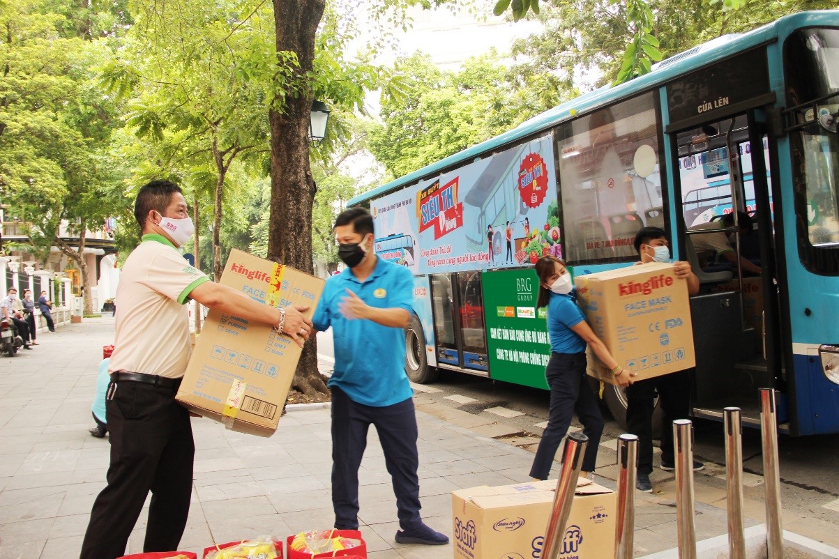 Những chuyến xe nghĩa tình mùa Covid-19.