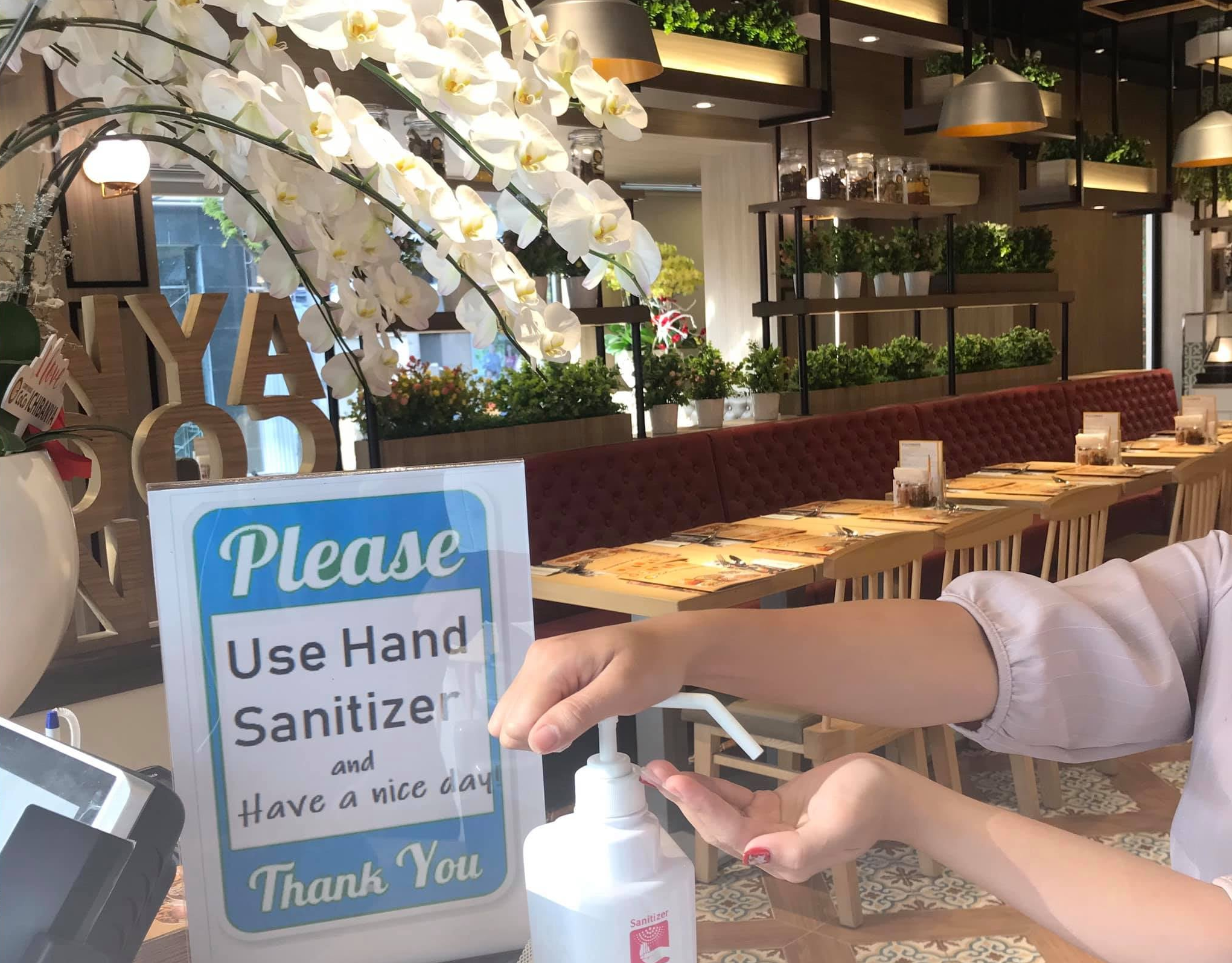 C&aacute;c nh&agrave; h&agrave;ng tu&acirc;n thủ nghi&ecirc;m t&uacute;c ti&ecirc;u ch&iacute; an to&agrave;n 5K của Bộ Y tế cũng được nhiều kh&aacute;ch h&agrave;ng tin cậy lựa chọn hơn.