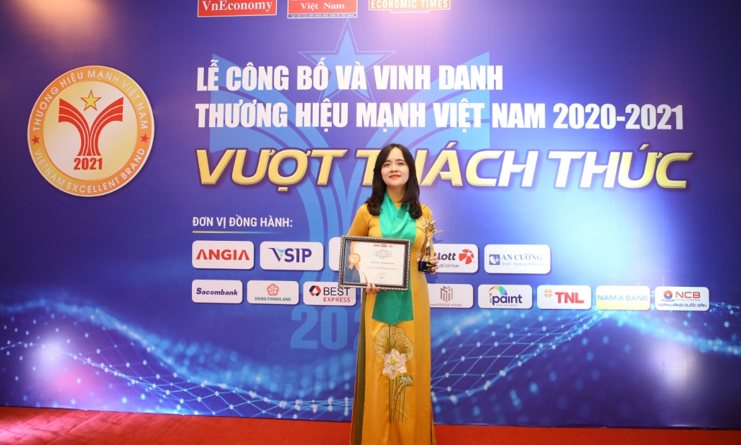 Bà Đỗ Tuệ Tâm, Phó Tổng giám đốc HAPRO tại Lễ vinh danh.