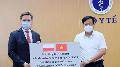 South Korea & Poland donate nearly 2 mln vaccine doses