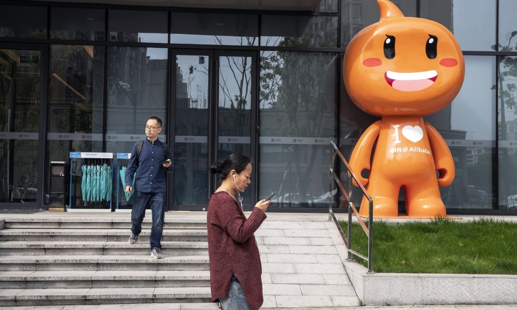 Trong hơn 15 năm, Alibaba được xem là “nhà vô địch” trong lĩnh vực thương mại điện tử tại Trung Quốc - Ảnh: Bloomberg.