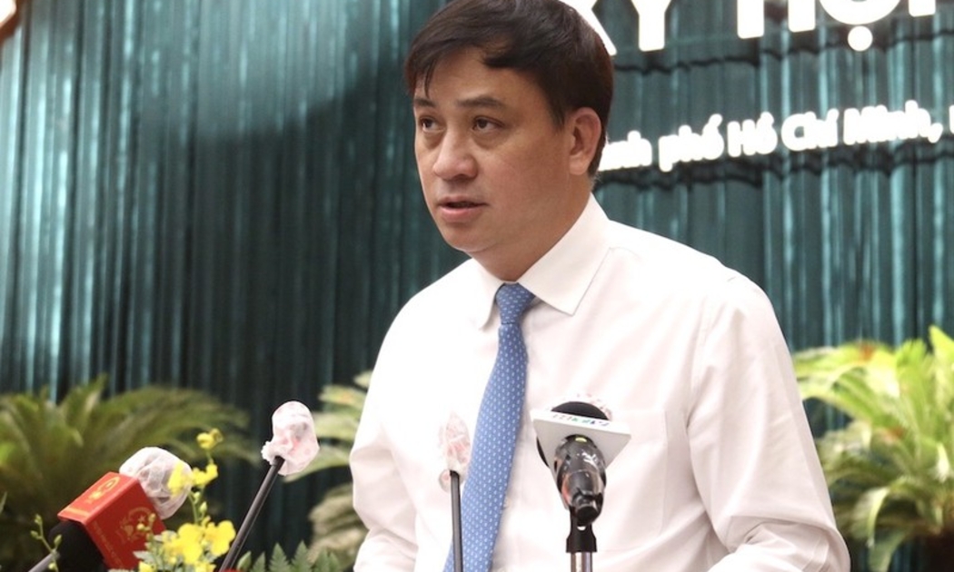 Phó Chủ tịch UBND TP. Hồ Chí Minh Lê Hòa Bình trình bày tờ trình về đề xuất thực hiện dự án đầu tư xây dựng đường cao tốc TP. Hồ Chí Minh– Mộc Bài.