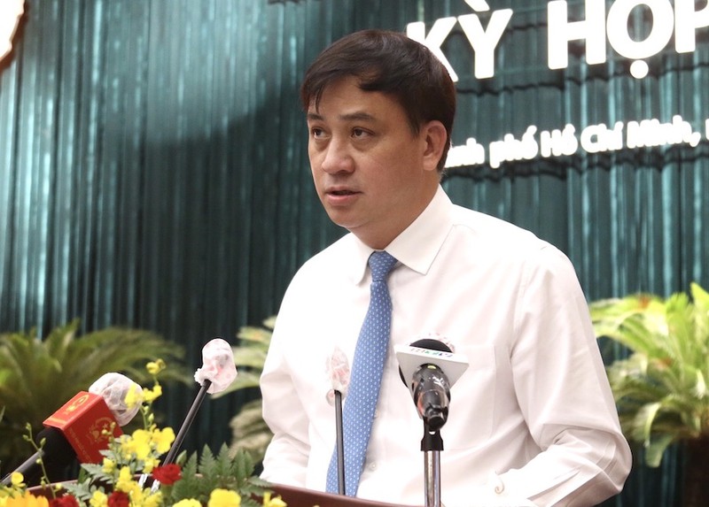 Phó Chủ tịch UBND TP. Hồ Chí Minh Lê Hòa Bình trình bày tờ trình về đề xuất thực hiện dự án đầu tư xây dựng đường cao tốc TP. Hồ Chí Minh– Mộc Bài.