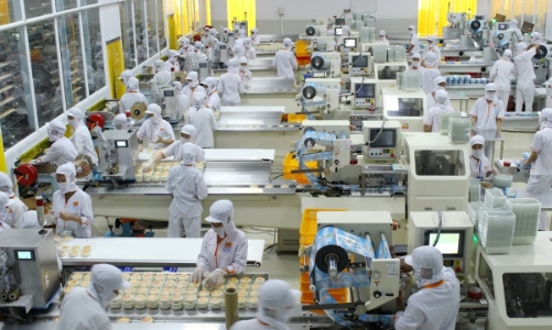 Thích ứng tình hình mới, doanh nghiệp tăng tốc nối lại sản xuất 