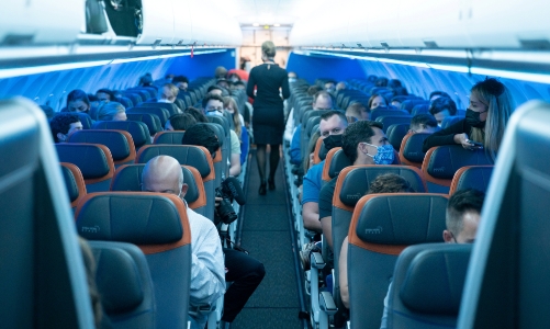 Vừa rục rịch phục hồi, ngành hàng không lại lao đao vì giá xăng dầu leo thang