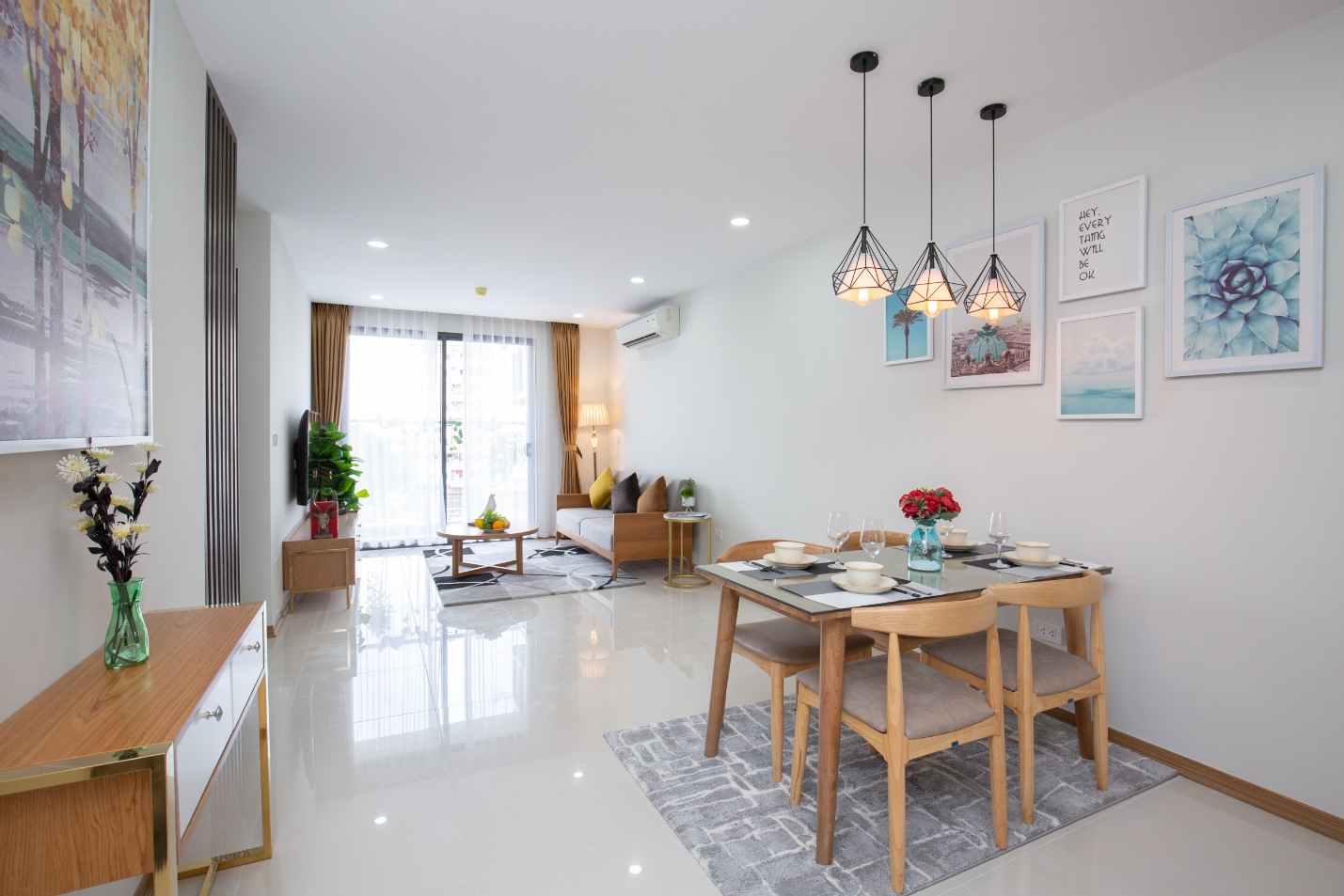 Các căn hộ tại Rose Town có diện tích linh hoạt, thiết kế theo phong cách hiện đại, phù hợp với các gia đình trẻ.