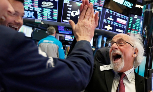 Chứng khoán Mỹ tăng liền 5 phiên, giá dầu gần đỉnh 7 năm, Bitcoin tiệm cận kỷ lục