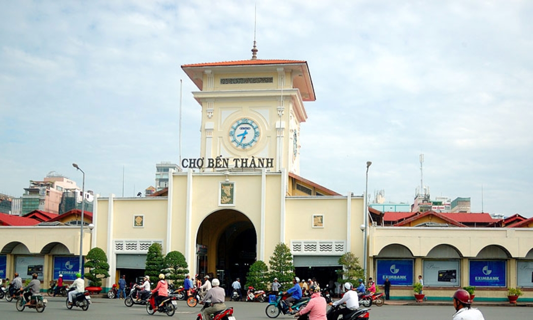 Trước dịch Covid-19, chợ Bến Thành là một điểm đến du lịch tham quan của du khách quốc tế.