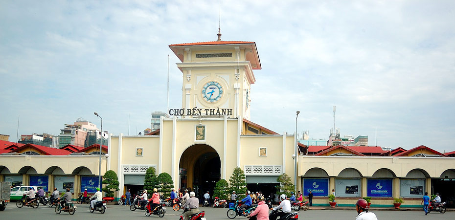 Trước dịch Covid-19, chợ Bến Thành là một điểm đến du lịch tham quan của du khách quốc tế.