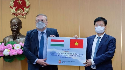 100,000 vaccine doses from Hungarian Government arrive